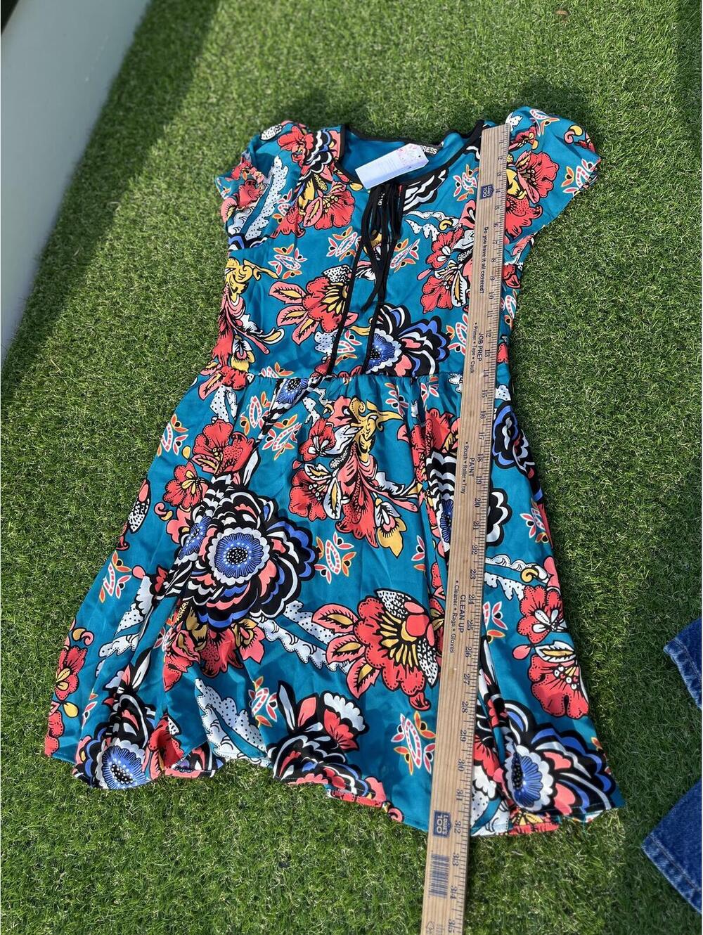 Express Floral Print Dress Size 6 Small with Tie Neck‎ Detail